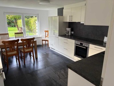 Möbliertes Einfamilienhaus mit vollausgestatteter Küche und Garten