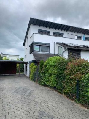 Wohntraum! DHH mit 155 m² Wfl., Carport und gepflegtem Garten