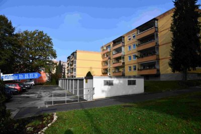 Provisionsfrei: Schöne 3-Zimmer-Hochparterre-Wohnung mit Balkon und EBK in Passau