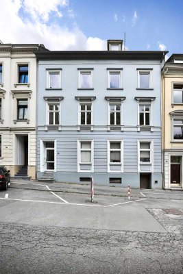 *** Stilvoll sanierte Wohnung in DG ***