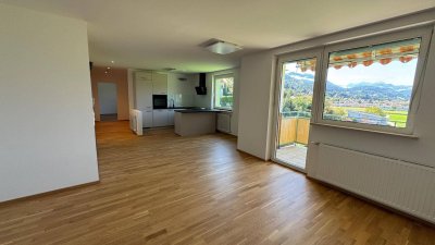 Moderne, generalsanierte 2-Zimmer Wohnung mit Balkon im 7. Stock mit wunderschönem Ausblick