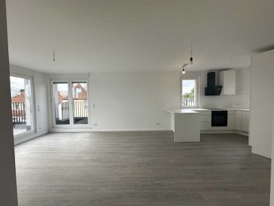 Wohntraum! Penthousewohnung mit XXL Terrassen und Einbauküche. Erstbezug!
