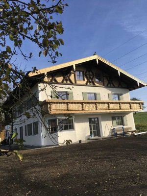 Helle freundliche und moderne 2-Zimmer-Wohnung mit Balkon in Höslwang