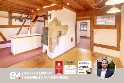Historische Doppelhaushälfte im Fachwerkstil mit großem Garten und idyllischem Teich