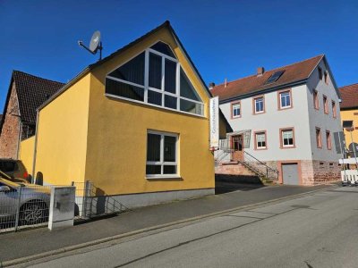 Großes Wohnhaus mit Scheune und trendigem Gästehaus mit 2 Apartments + Scheune