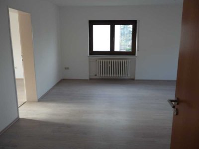 schöne 3-Zimmer-Hochparterre-Wohnung mit gehobener Innenausstattung mit Balkon in Mannheim-Schönau