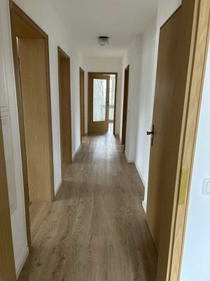 Renovierte 4-Zimmer Erdgeschosswohnung mit Balkon in Oberisling-Graß