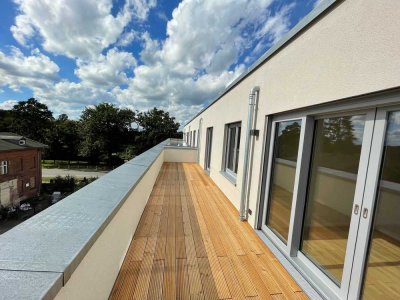 Penthouse-Wohnung mit 2 Dachterrassen, Gäste WC, Tiefgaragenstellplatz und offener Einbauküche