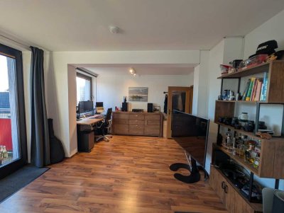 "Lust auf eine coole WG? Zentrale Lage, super Nachbarn und viel Platz!"