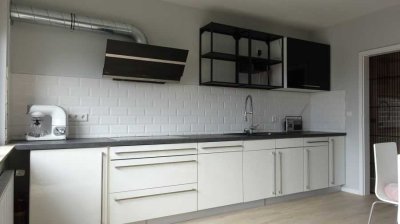 Hochwertig sanierte, sehr geräumige 2,5-Zimmer EG Wohnung mit EBK in Antweiler