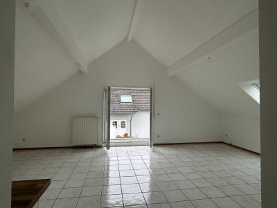 Schöne 2-Zimmer-Wohnung mit Balkon, Badewanne, Dusche, ruhiger Grün- & Blicklage von Privat
