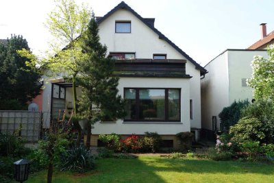 Privatsphäre: Gemütliche Balkonwohnung für Senioren, Singles oder Studenten
