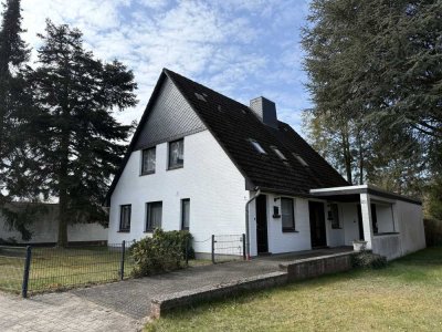 Großes Einfamilienhaus mit Einliegerwohnung, Vollkeller und weitläufigem Garten in bester Ortslage