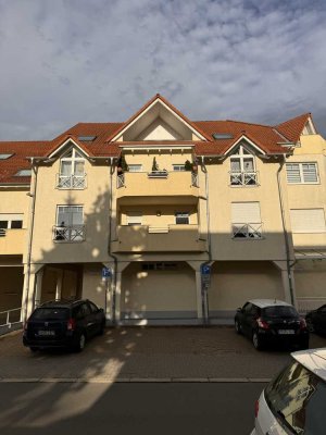 Helle 1-Raum-Dachgeschosswohnung mit Balkon