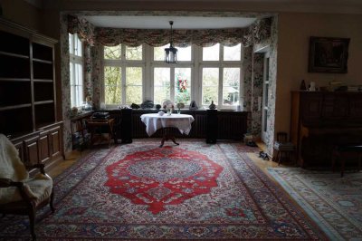 stilvolle Stadtvilla mit parkähnlichem Garten und 2 Garagen