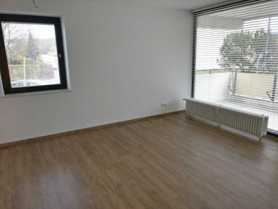 Moderne 2,5-Zimmer EG-Wohnung mit EBK, Balkon, WC, Kellerabteil in Wassertrüdingen