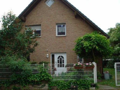 Interessantes Trio: Neuwertiges EFH und älteres MFH sowie kleine Gewerbeeinheit in Gernsheim ...