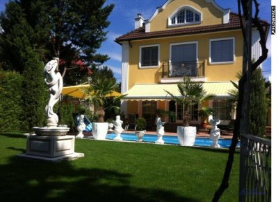 Großzügige Villa mit großen Garten und Pool - Nähe UNO-City, Siemens, VIS, Vet-Med, Kagran
