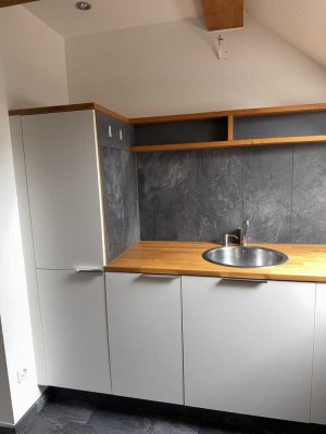 Helle,  DG-Wohnung mit Einbaumöbel in 3 Familien-Haus für 2 Jahre zu vermieten