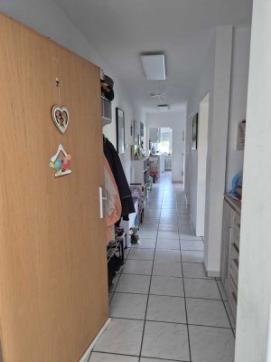 Stilvolle, gepflegte 4-Zimmer-Wohnung mit Einbauküche in Elz