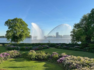 Juwel an der Elbe: Exklusive Maisonette direkt an der Elbe - 3 Balkone, 3 Terrassen & großer Garten