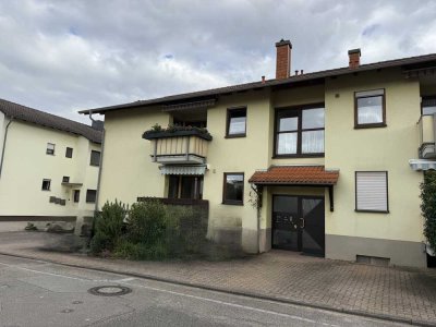 Schöne Erdgeschoss-Wohnung mit 2 Balkonen, Blick ins Grüne und PKW-Stellplatz VHB