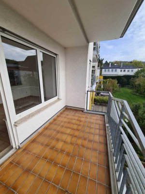 Gepflegte 3-Zimmer-Wohnung mit Balkon und EBK in Troyesstrasse, Darmstadt