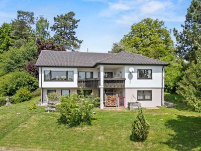 Wohnen mit Ausblick! Ruhig gelegenes Einfamilienhaus mit Sonnenbalkon, Terrasse und schönem Garten