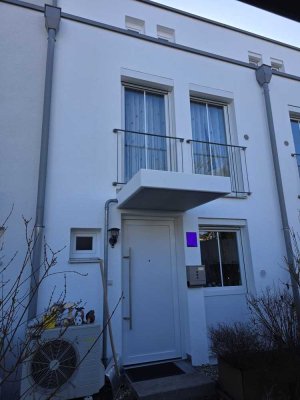 Möbliertes Reihenmittelhaus mit Südgarten, Dachterrasse & hochwertiger Ausstattung