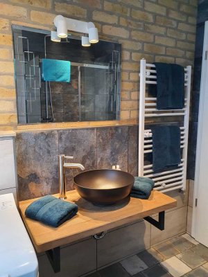 Exklusive möblierte 3-Zimmer-Dachgeschosswohnung mit geh. Innenausstattung mit Balkon und EBK