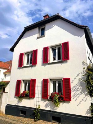 Großes Einfamilienhaus mit 184m² Wohnfläche, idyllischem Innenhof und Sonnen-Garten