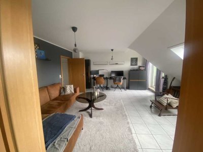 2-Zimmer Dachgeschoss-Wohnung mit Balkon und Aufzug, Nähe Schöntal