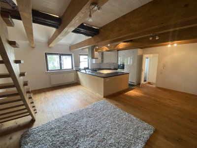 Frisch renovierte 3-Zi-KB-Studio-Wohnung mit EBK und Stellplatz