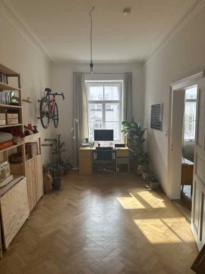 Charmanter Altbau mit Balkon zum Innenhof - 3 Zimmer, 80qm
