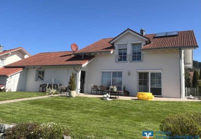 Attraktives Einfamilienhaus mit wunderschönem Garten