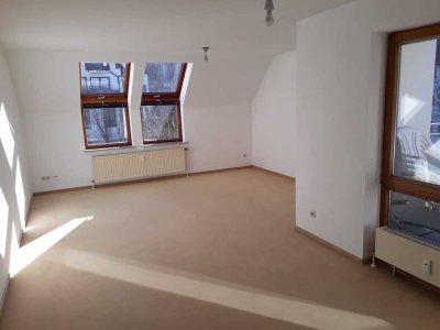 Gepflegte Wohnung mit zwei Zimmern sowie Balkon und Einbauküche in Kirchheim unter Teck