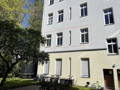 Lichtenberg: Apartment - Wohnung im Seitenflügel mit Potential