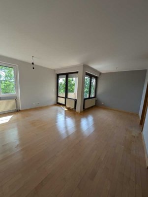 Helle 3-Zimmer-Wohnung mit Balkon, Tiefgarage und Blick ins Grüne