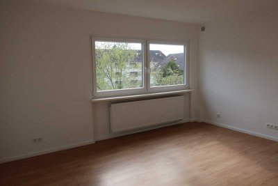 Schöne & sanierte 2 Zimmer Wohnung mit Balkon