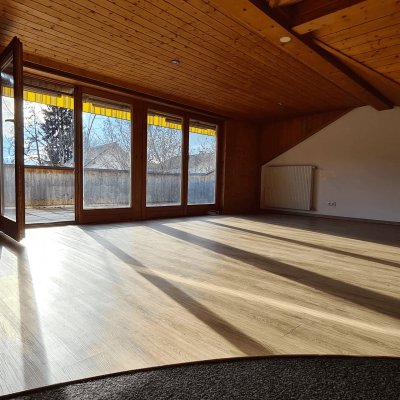 Lichtdurchflutete 4 Zi-Whg mit Balkon