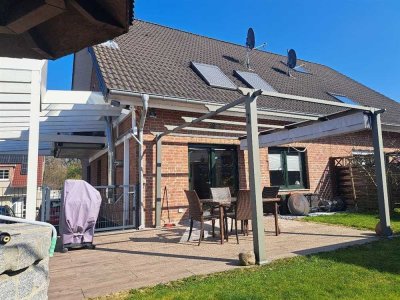 Platz für die ganze Familie! Doppelhaushälfte mit 2 separaten Wohnungen in ruhiger Lage