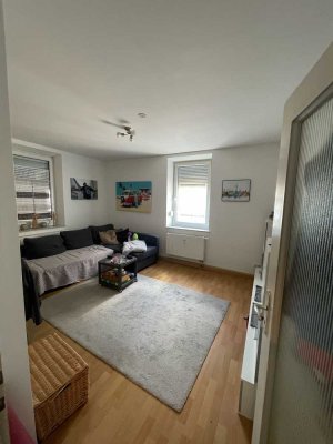 Stilvolle, modernisierte 2-Zimmer-Wohnung in Pfersee, Nähe Uniklinik Bus 32