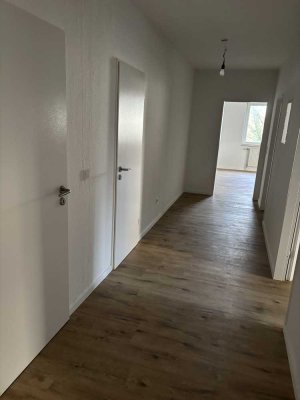 Frisch renovierte 3-Zimmer-Wohnung mit Balkon, Tiefgarage und Blick ins Grüne- zentral in Mettmann