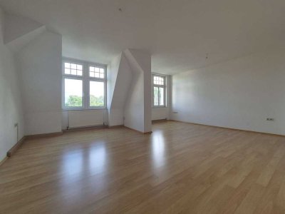 *Bezugsfreie" Dachgeschosswohnung im Altbau mit Blick ins Grüne