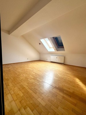 2-Zimmer-Dachgeschoss Wohnung