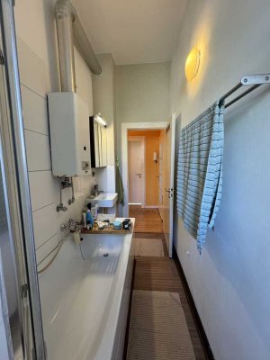 Für Altbaufans, freie gemütliche Wohnung, Dielenboden, hohe Decken, 3 ZKDB