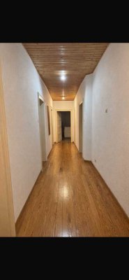Gepflegt 3 Zimmerwohnung ohne Küche , ohne Balkon