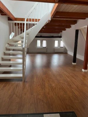 auch für WG's, Traumhafte 3-Zimmer Galeriewohnung in Bestlage der Lübecker Altstadt mit EBK,