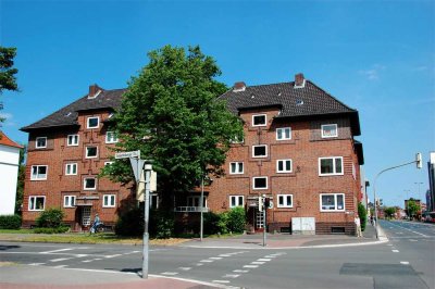 *Ab sofort* Renovierte Zwei-Zimmer-Wohnung mit Balkon in zentraler Lage