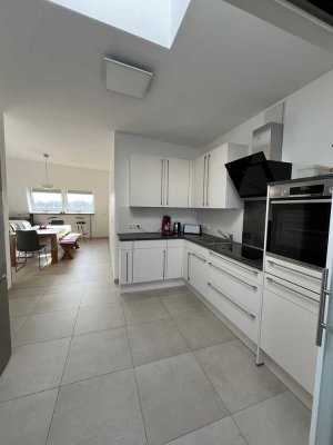 Wunderschöne 4- Zimmer Maisonettewohnung mit moderner Ausstattung, EBK, 2 Bädern, Balkon und Dachter